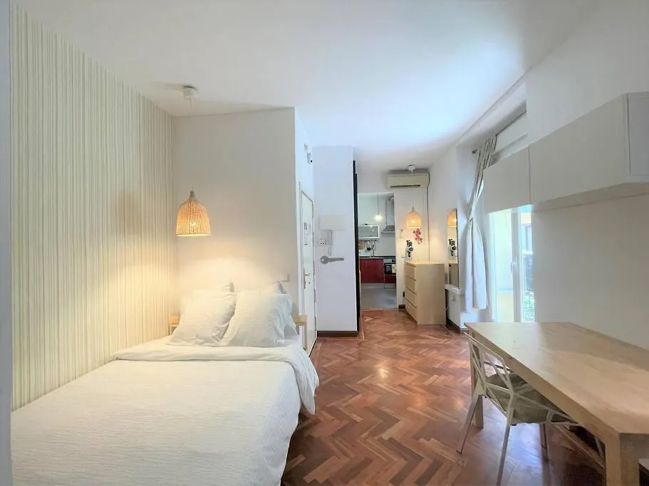 Acogedor Apartamento, Exterior Con Balcon Y Aire Acondicionado En Chueca, Madrid-1